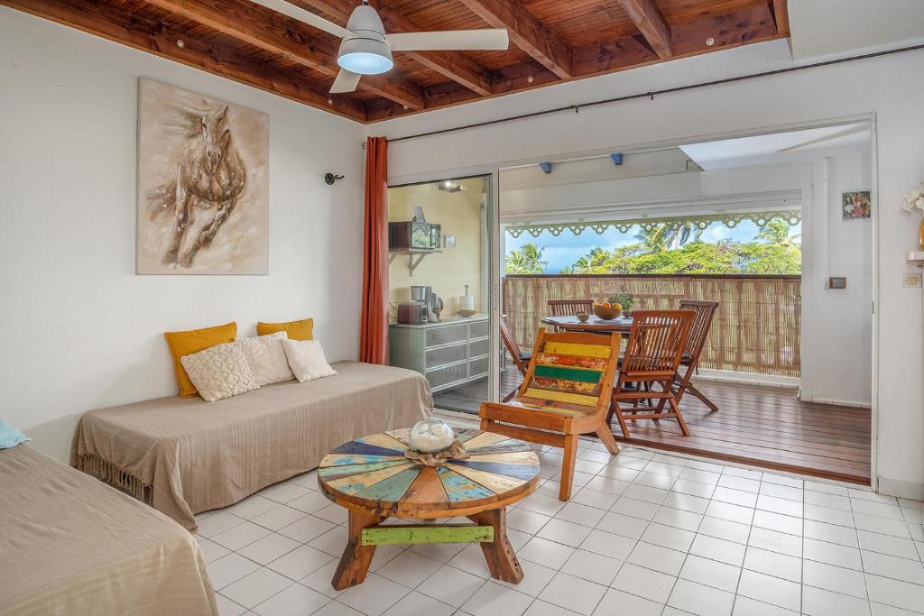 O zonă de relaxare la Duplex à 1 minute de la plage