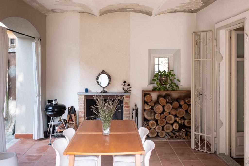 a dining room with a table and a pile of logs at Casa Clementina in Scurzolengo