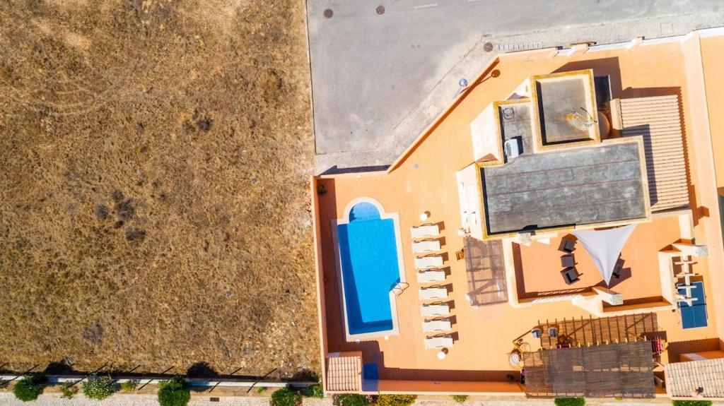 an overhead view of a house with a swimming pool at Villa alhabu in Albufeira