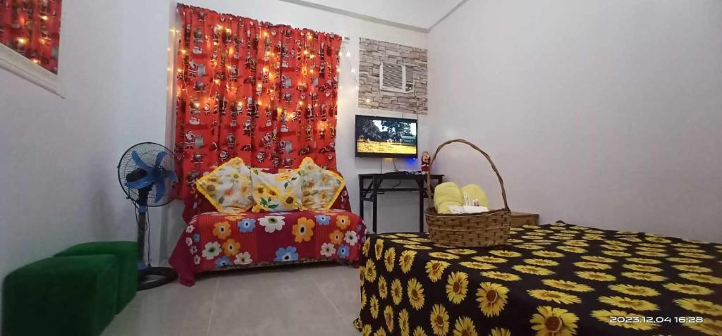 Giường trong phòng chung tại 3 Roadside Lexine FREE WIFI !