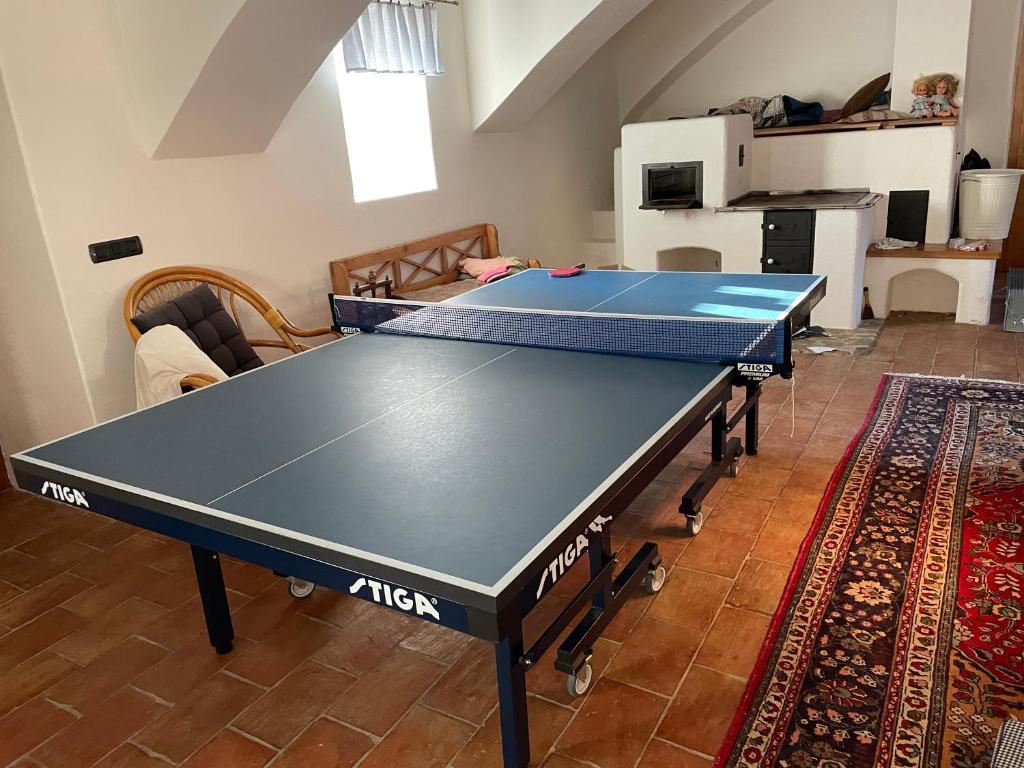 Stolní tenis v ubytování Medieval Cottage Šumava nebo okolí