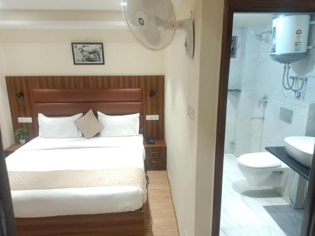 a bedroom with a bed and a bathroom with a shower at Himalayan view in Shimla
