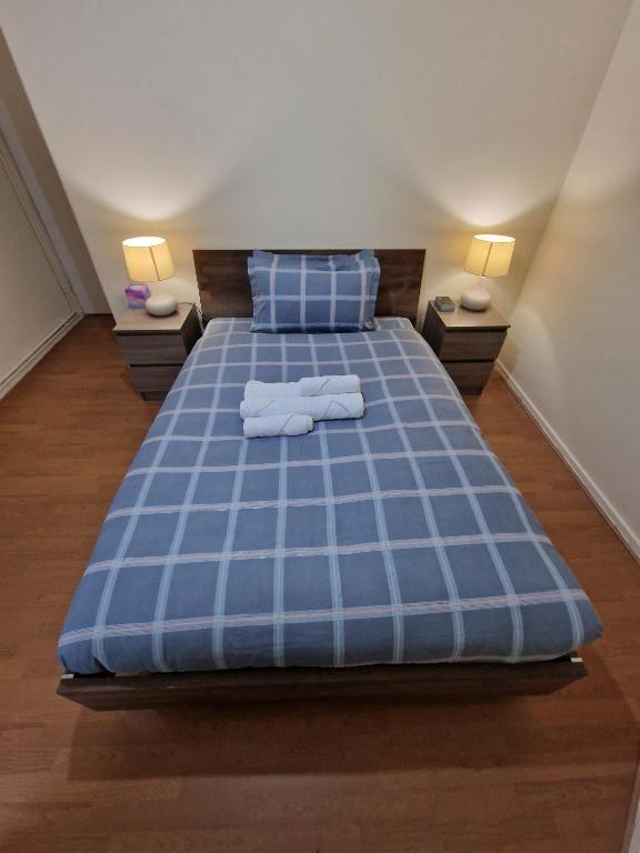 מיטה או מיטות בחדר ב-Waterloo - Zone 1 - Spacious one bedroom flat