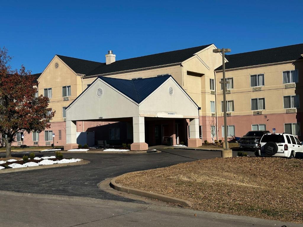 a building with a car parked in front of it at SureStay Plus by Best Western Fenton in Fenton