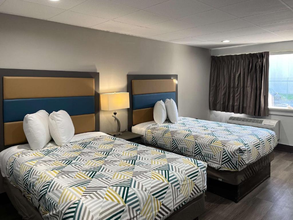 a hotel room with two beds and a window at Motel 6 Greenville, NC ECU Medical Center in Greenville