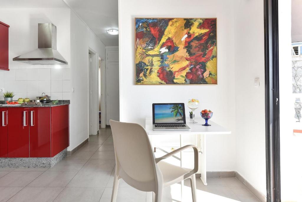 Kuchyňa alebo kuchynka v ubytovaní Beach Apartment in Playa del Cura 323