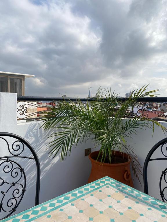 Un balcón o terraza en Riad Jbara 2