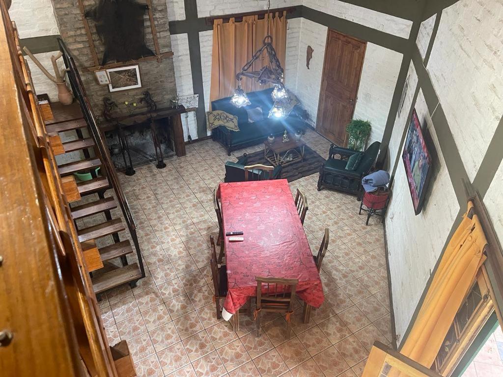 an overhead view of a living room with a red table at CABAÑA PUNTA NEGRA MANZANO HISTORICO TUNUYAN MENDOZA in Los Árboles