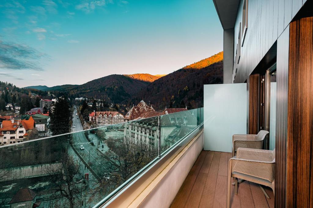 Nespecifikovaný výhled na hory nebo výhled na hory při pohledu z hotelu