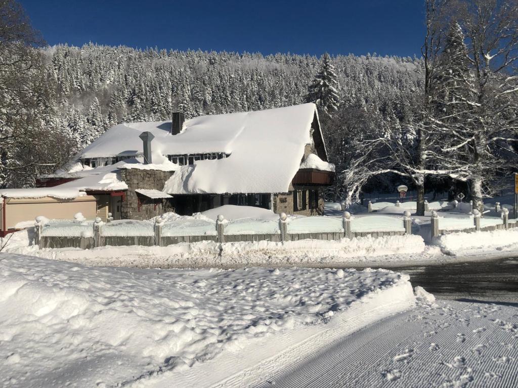 Waldhotel Auerhahn "Hochkopfhaus" v zimě