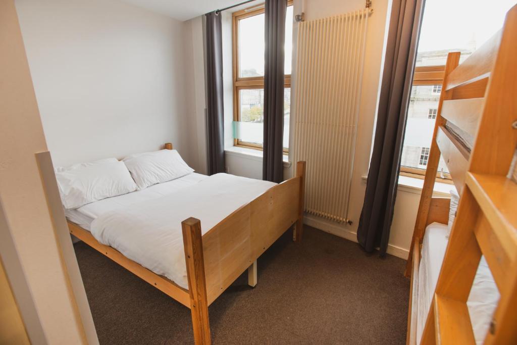 Postel nebo postele na pokoji v ubytování Edinburgh Central Accommodation