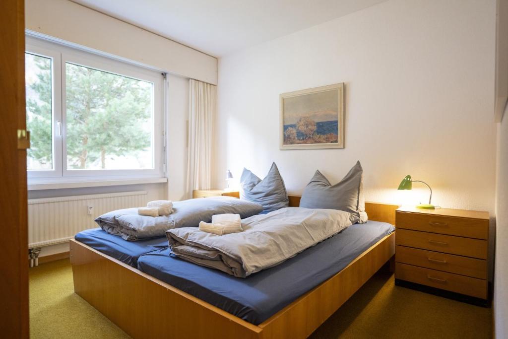 Postel nebo postele na pokoji v ubytování Brentschpark Wohnung 72