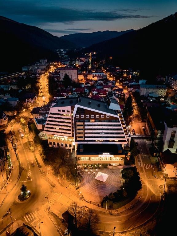 Nespecifikovaný výhled na hory nebo výhled na hory při pohledu z hotelu