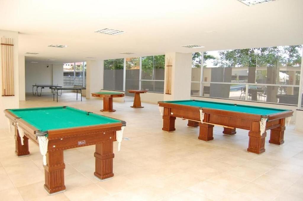Biliár nebo kulečník v ubytování Apartamentos em Rio Quente com maravilhosa área de lazer e excelente localização