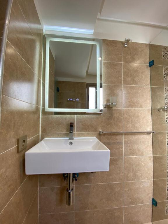 Un baño de Riad Jbara 2