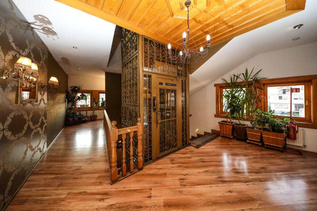 Posezení v ubytování Hotel Çarshia e Jupave