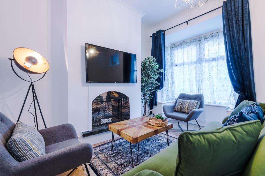 a living room with a couch and a fireplace at Stylish 3Bed Retreat - Walk to Coventry's Delights in Coventry