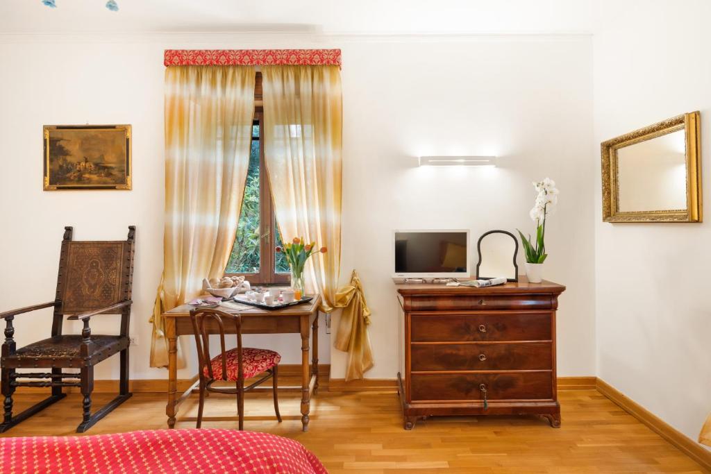 TV a/nebo společenská místnost v ubytování Villa Pambuffetti