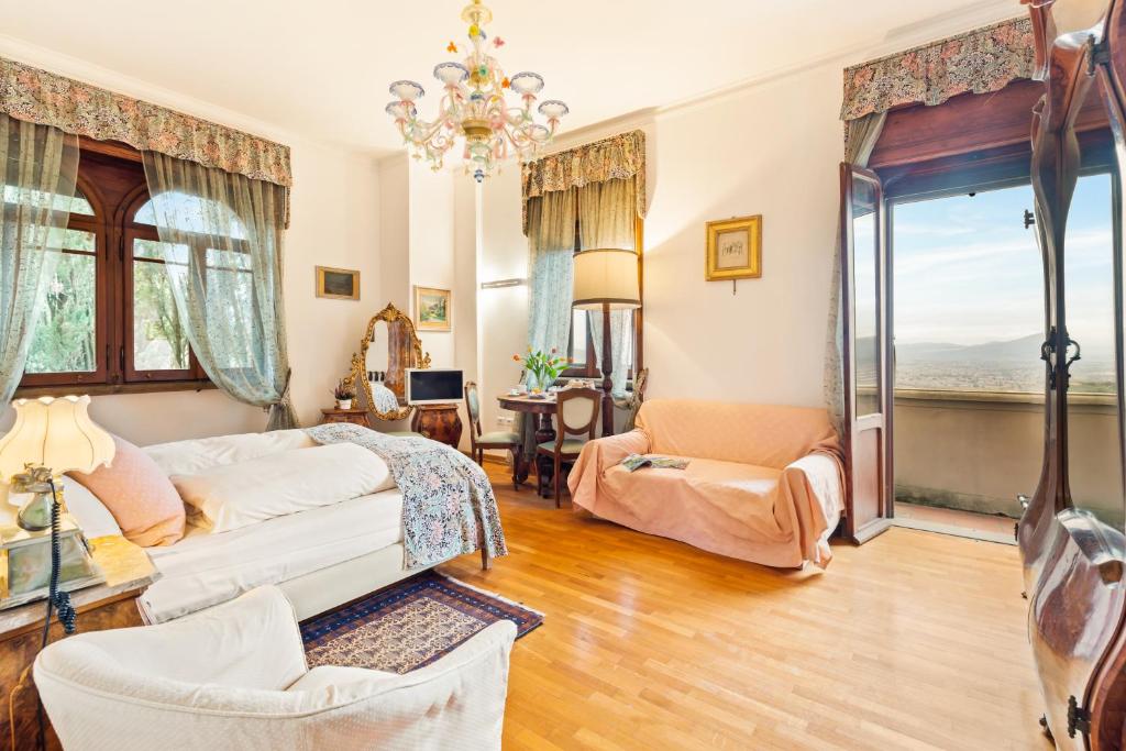 a bedroom with a bed and a living room at Villa Pambuffetti in Montefalco