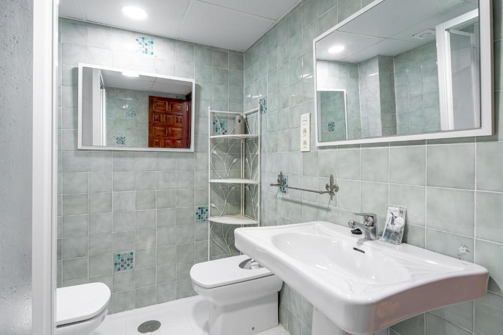 Koupelna v ubytování Carabeo II 5 Apartments Casasol