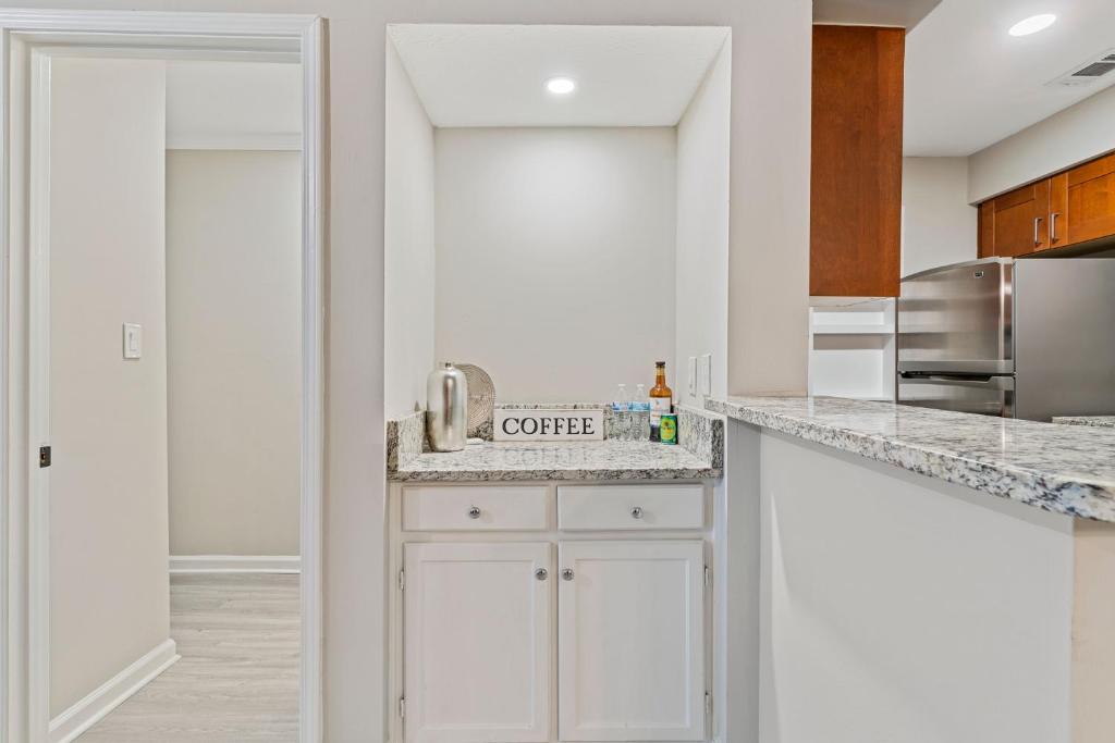 Kuchyň nebo kuchyňský kout v ubytování RM2 - 1bdr 1bath Cozy ensuite shared Condo