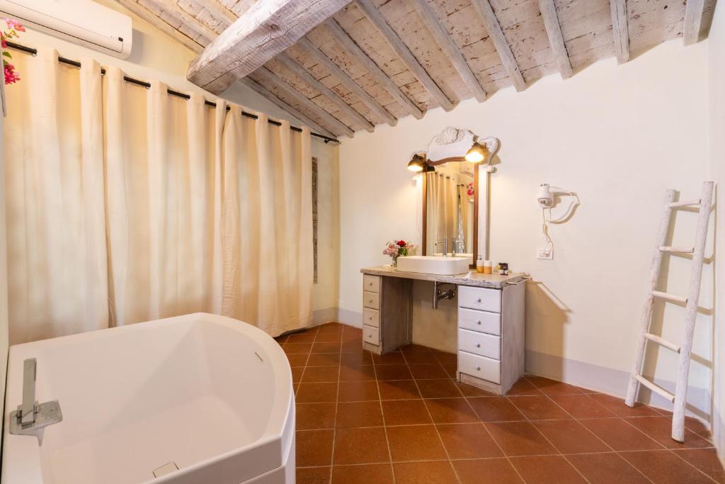 Łazienka w obiekcie Borgo Casa al Vento