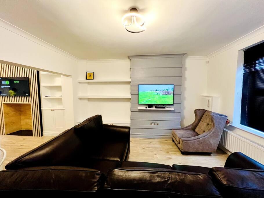 A seating area at Modern 2-bed in Blyth centre