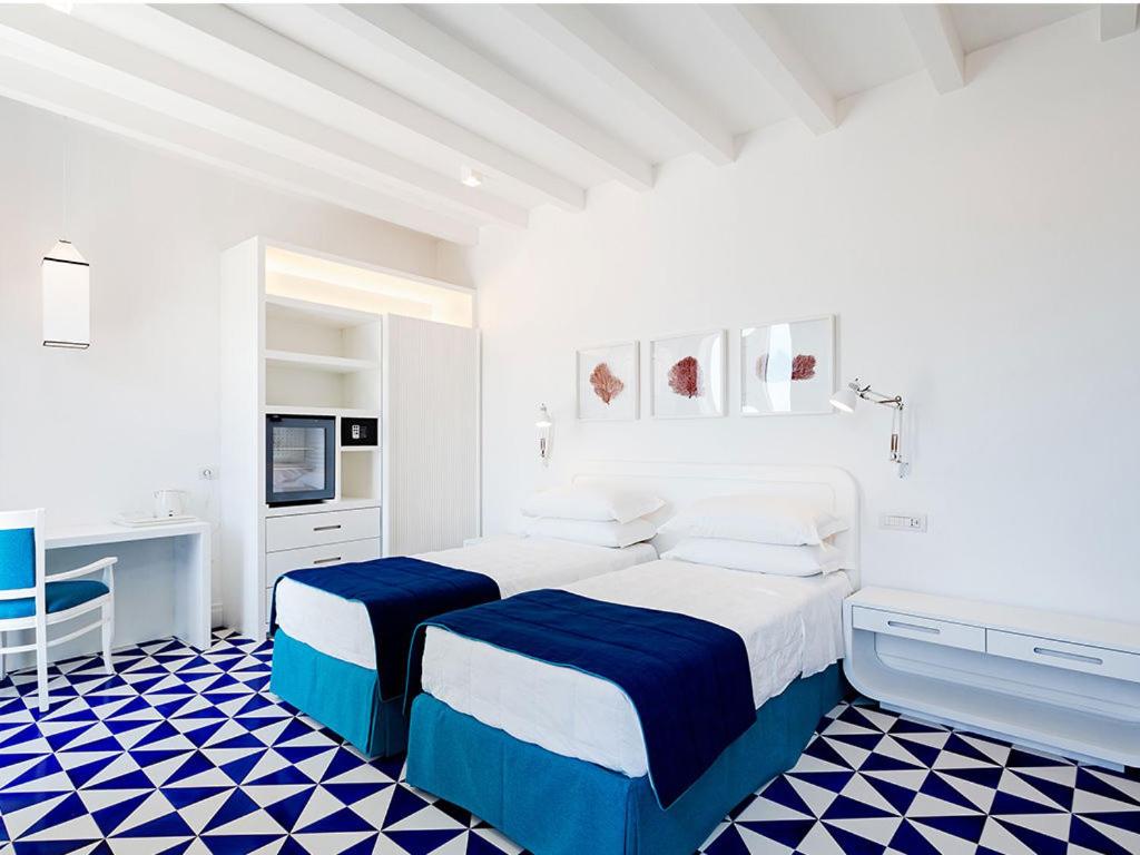 Postel nebo postele na pokoji v ubytování Maison Blu - Intimate GuestHouse
