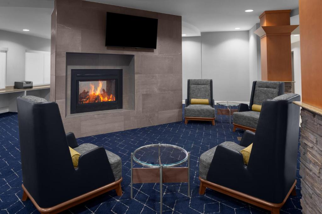 Posezení v ubytování Courtyard by Marriott Phoenix West/Avondale