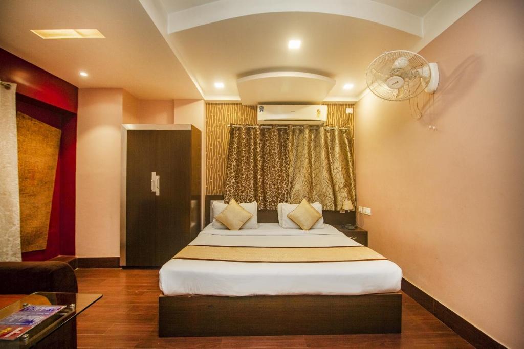 Postel nebo postele na pokoji v ubytování Hotel Sundaram Palace