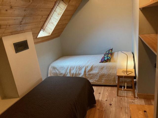 Postel nebo postele na pokoji v ubytování LES CHALETS D'AURE.