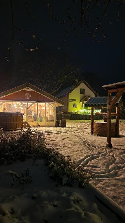 Fotografia z galérie ubytovania Zielony Domek w Nartach - Mazury v destinácii Narty