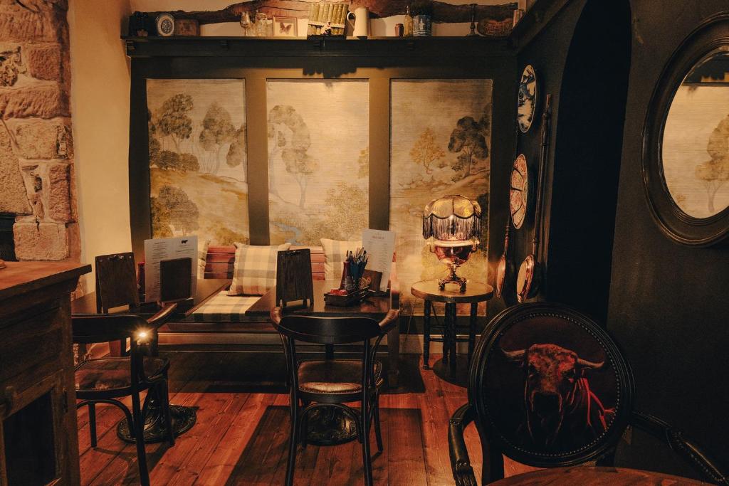 Posezení v ubytování The Bull and Townhouse, Beaumaris- The Inn Collection Group