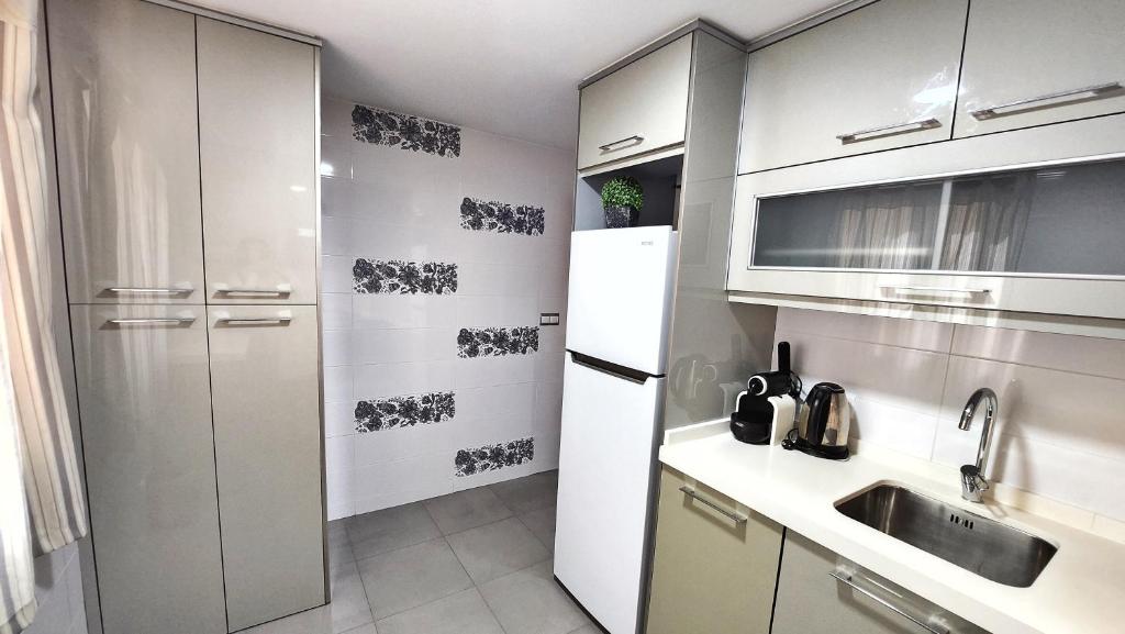 Kuchyň nebo kuchyňský kout v ubytování Apartamento SWEET HOME TOLEDO