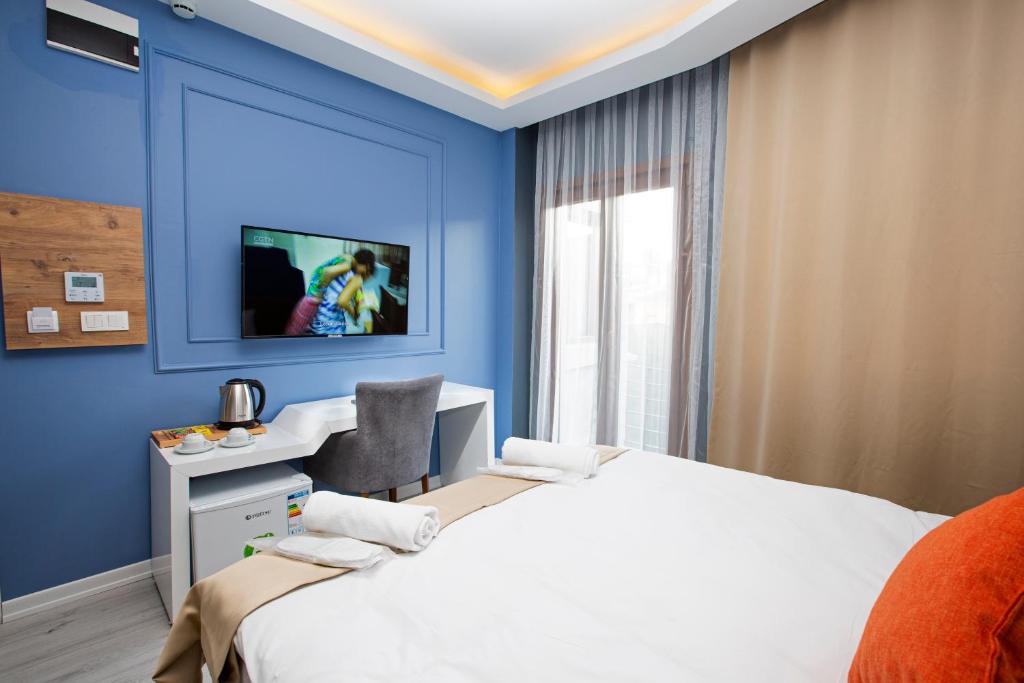 Taksim Leon's Hotel - Triple Room With Balcony