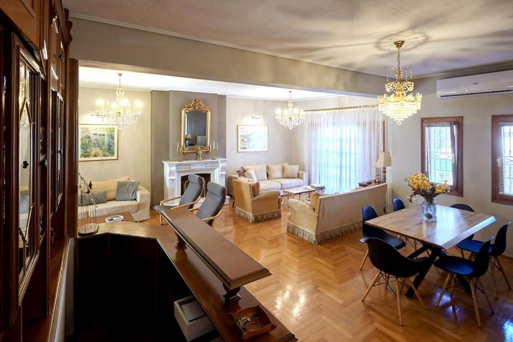 Χώρος καθιστικού στο R House Trikala