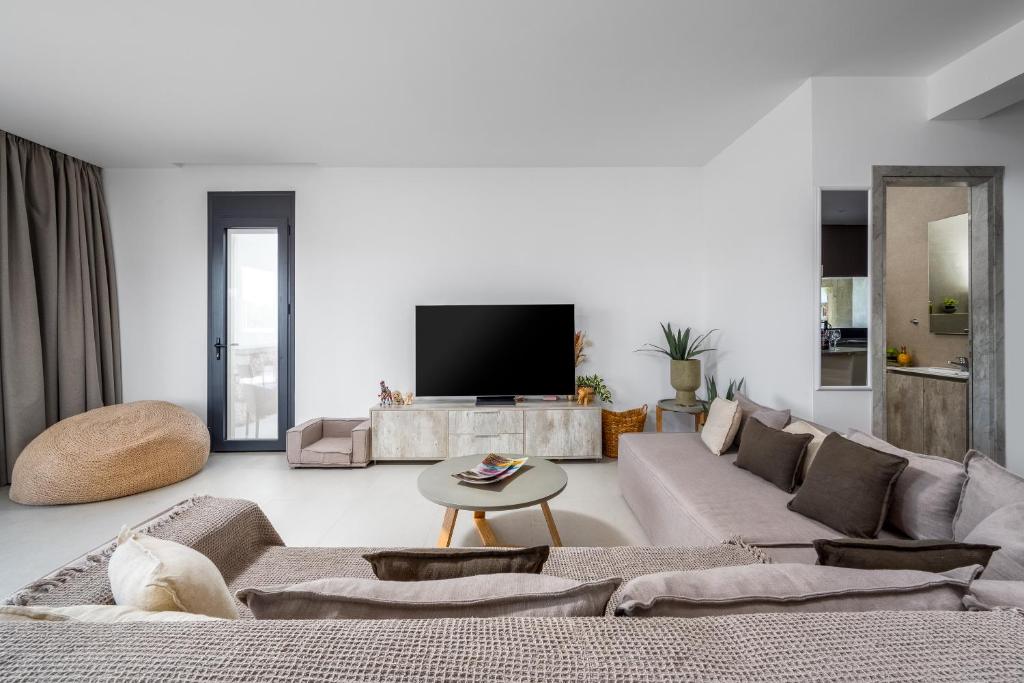 Telewizja i/lub zestaw kina domowego w obiekcie Penélope Beachfront Villa
