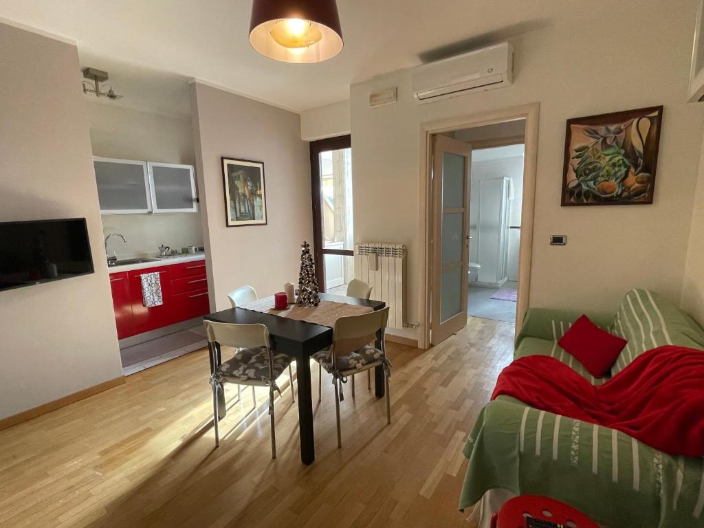 Televízia a/alebo spoločenská miestnosť v ubytovaní A Casa di Amici - intero appartamento - Free parking - wi-fi
