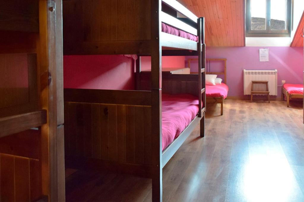 two bunk beds in a room with purple walls at Mora de Nuei in Aínsa