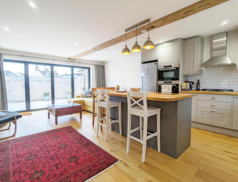 a kitchen and living room with a table and chairs at The Hive - Pet Friendly House - Emsworth in Emsworth