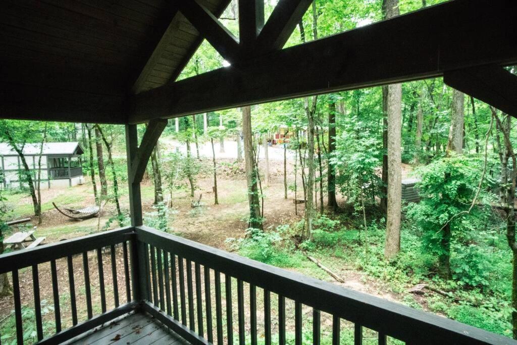Booking.com: Tiny Home Cottage Near the Smokies #4 Stella , Sevierville,  ΗΠΑ . Κάντε κράτηση ξενοδοχείου τώρα!