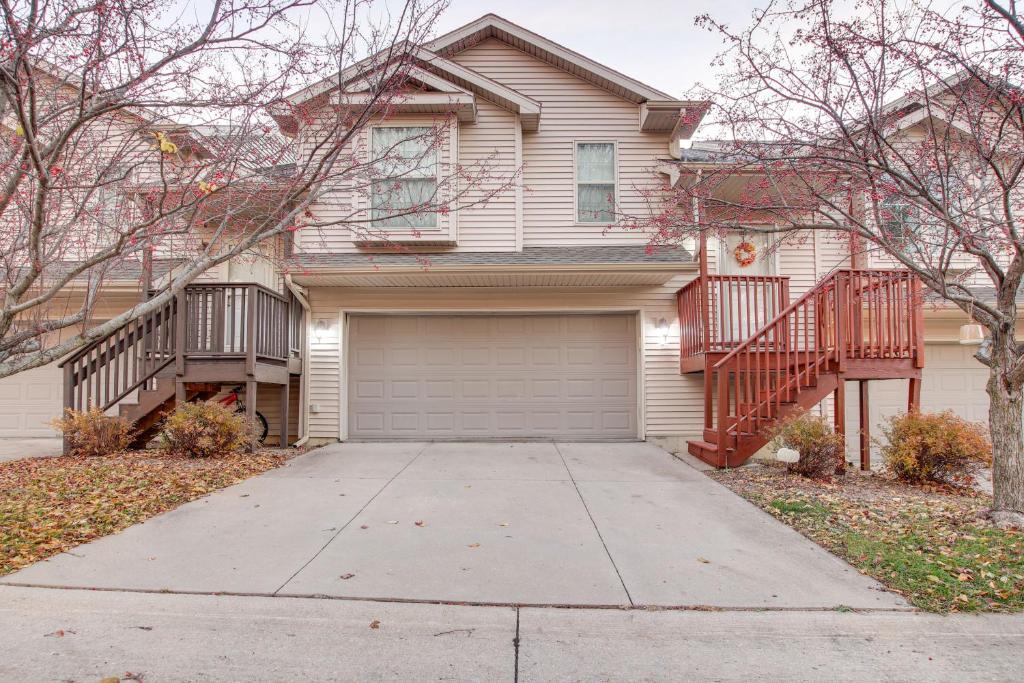 Ferienhaus North Liberty Townhome Near U of I and Hospitals! (USA North