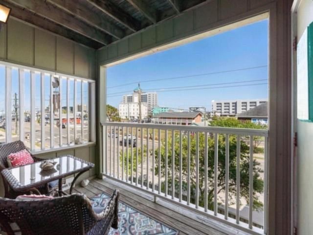 Balkón nebo terasa v ubytování Good Vibes Carolina Beach villa