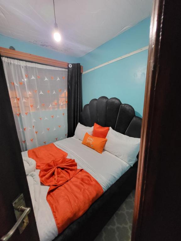 Postel nebo postele na pokoji v ubytování G&G Lavish Studio Nakuru
