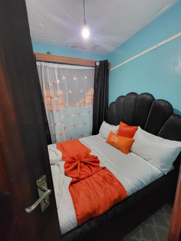 Postel nebo postele na pokoji v ubytování G&G Lavish Studio Nakuru