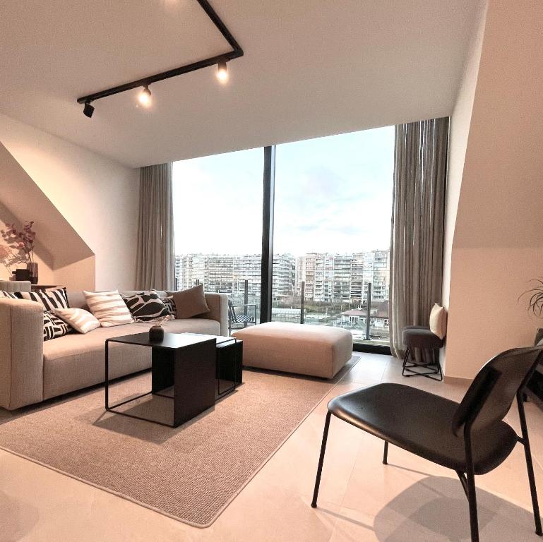 Galeriebild der Unterkunft MOLO roof - stylish penthouse with marina view Blankenberge within walking distance from the sea - 15 km from Bruges in Blankenberge