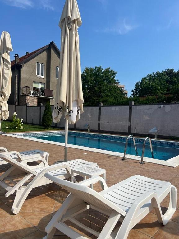 Bazén v ubytování Apartman Dobrodosli nebo v jeho okolí