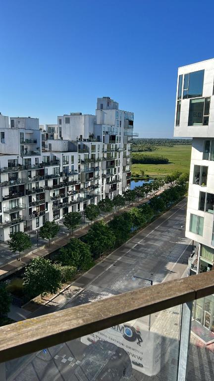ariaal uitzicht op een parkeerplaats met gebouwen bij Copenhagen in 8tallet in Kopenhagen