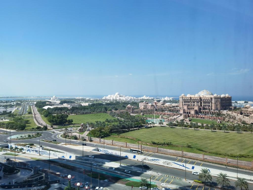 He Family Master Room 303, Abu Dhabi (updated prices 2024)