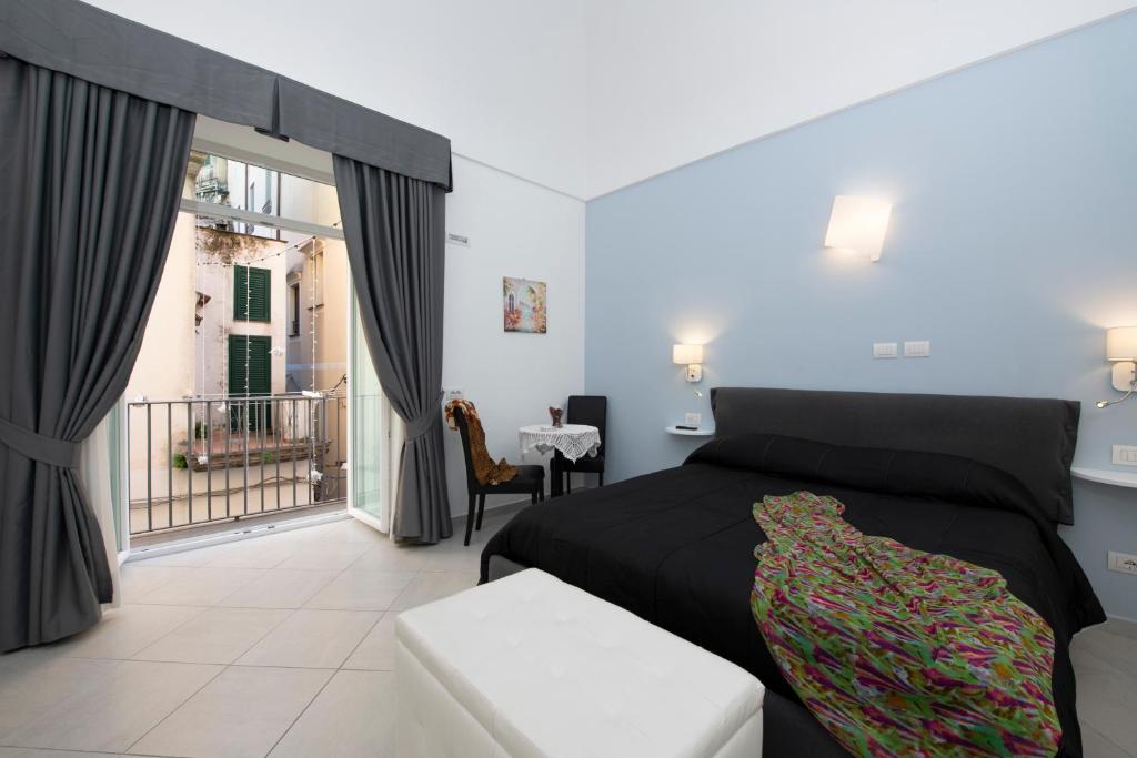 Amalfi Casa Angelina tesisinde bir odada yatak veya yataklar